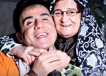 فیلم/ آخرین لحظات عمو پورنگ کنار مادر ۹۰ ساله‌اش/ قاب احساسی از یک وداع تلخ
