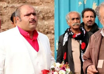 فیلم / کاظم نوربخش: توی مجلس ختم ازم خواستن مدل نون خ بخندم ..خانمم  گفته دیگه باهات جایی نمیام!  .../ من کلی خونه دارم با 8 تا ماشین های لوکس ...