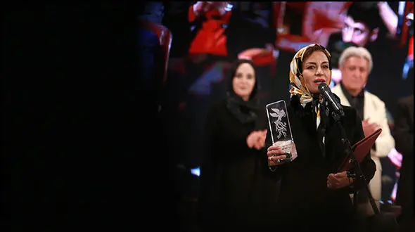 صحبت های مریلا زارعی درباره بردن سیمرغ /  این سیمرغ را با ایمان امیدواری قسمت می کنم