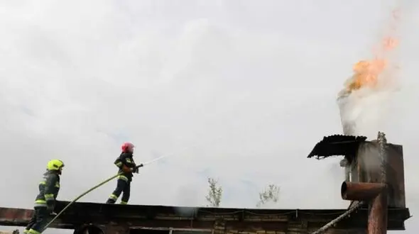 
آتش سوزی در کارگاه رنگرزی ارغوانیه اصفهان