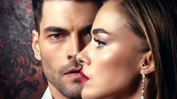 بازیگر سریال ترکیه ای تله در کنار خواهر و برادرش تولد مادرش را جشن گرفت!