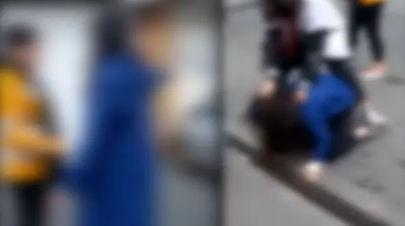 فیلم کتک کاری بی شرمانه هلیا قمه کش ها به خاطر دوست پسرشان / واقعا خجالت آور است!