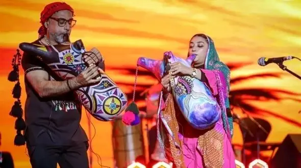 آواز احساسی/ آهنگ احساسی محمد علیزاده برای محسن شریفیان و دخترش لیانا همه چه بغضی شدن