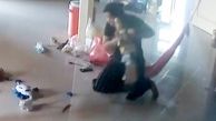 حمله هزارپای سمی به یک کودک! + فیلم