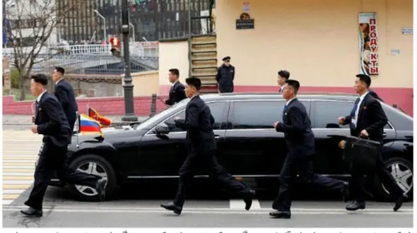 دردسر سوار شدن کیم جونگ اون به خودروی لیموزین بنز + عکس
