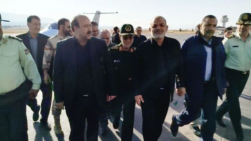 دکتر وحیدی وزیر کشور با استقبال رسمی دکتر بهرام‌نیا استاندار ایلام از طریق فرودگاه شهدای ایلام وارد استان شد.