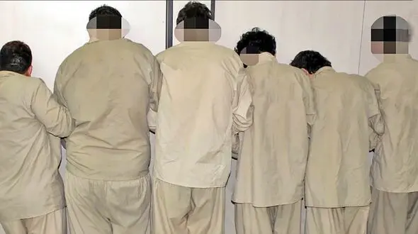 فیلم لحظه دستگیری 4 شرور خطرناک با شلیک پلیس / 3 برادر و همدستشان همه فن حریف بودند