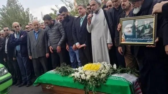 تصویری از پسر سیدحسن خمینی در مراسم تشییع اعظم طالقانی + عکس