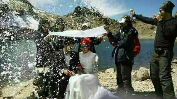 شیوه جدید ازدواج داماد اردبیلی با دختر مشهدی /  سفره عقدی که جنجالی شد