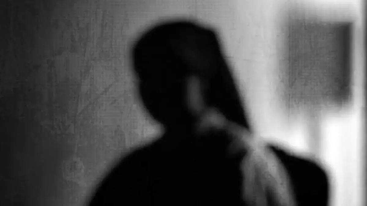 دسیسه سیاه برای لیلای 17 ساله / مرد تنومند عفتش را در رستوران متروکه برد !