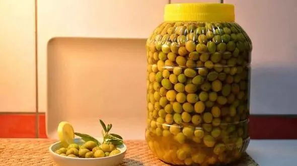 بهترین دستور تهیه غوره شور خانگی برای تمام فصول