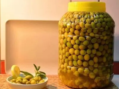 بهترین دستور تهیه غوره شور خانگی برای تمام فصول