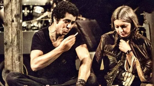 عکس سفر در زمان / شکل و شمایل خانه «گوگوش» در سال 1357 و 1403 / از لوکیشن فیلم در امتداد شب تا مدرسه نمونه دولتی در نیاوران