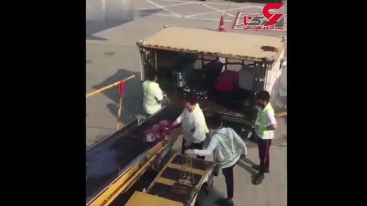رفتار نامناسب کارمندان فرودگاه در هنگ کنگ با بار مسافران+ فیلم