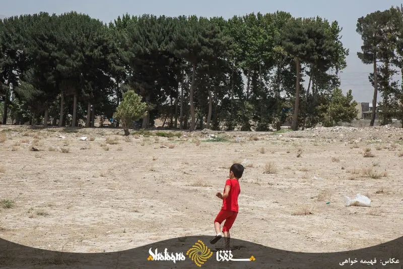 دختر 4 ساله در اطراف شهر