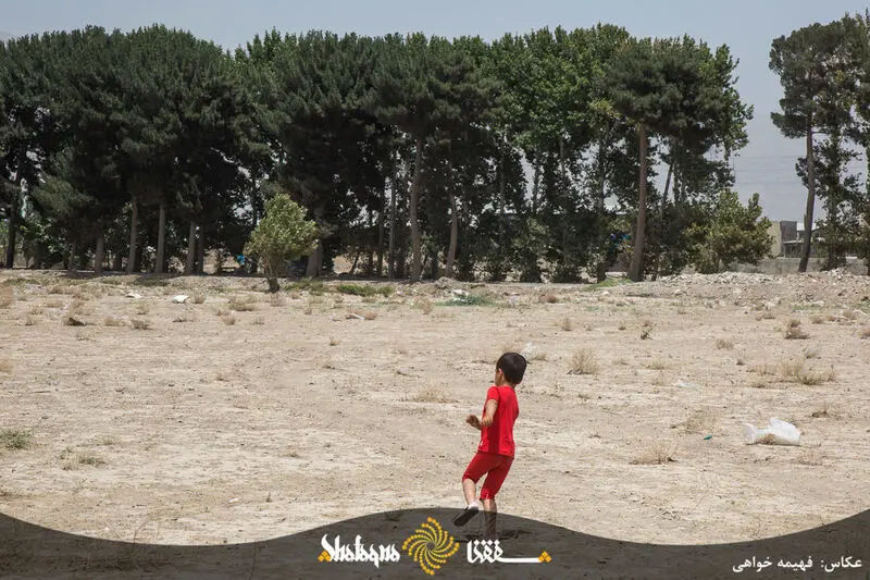 دختر 4 ساله در اطراف شهر