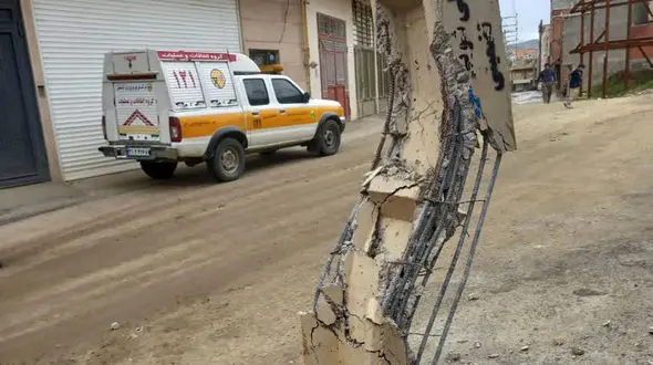 برخورد خودرو با تیر برق در محله عزیزآباد + عکس