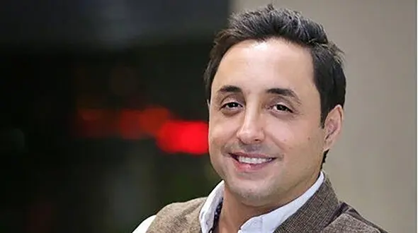 ببینید / خاطره خنده دار امیر حسین رستمی از سریال پادری /امیر حسین رستمی: آخه کی با گاو آفیش میره