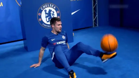 اندرو هندرسون و مهارت های دیوانه کننده اش با توپ!+فیلم