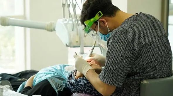 پشت پرده تله «نادندانپزشکان» در فضای مجازی/  وقتی لمینت و کامپوزیت می‌تواند به هپاتیت و ایدز ختم شود + صوت