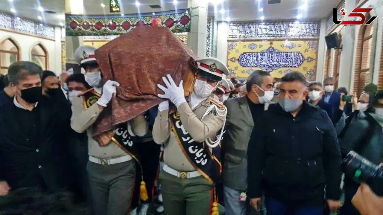 آخرین دیدار تهرانی ها با پیکر استاد محمدرضا شجریان در بهشت زهرا / مراسم نماز + فیلم و عکس