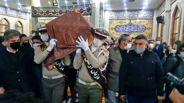 آخرین دیدار تهرانی ها با پیکر استاد محمدرضا شجریان در بهشت زهرا / مراسم نماز + فیلم و عکس