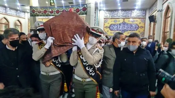 آخرین دیدار تهرانی ها با پیکر استاد محمدرضا شجریان در بهشت زهرا / مراسم نماز + فیلم و عکس
