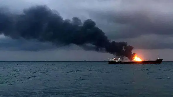 نخستین عکس از منفجر شدن ناو آذربایجان در دریای خزر