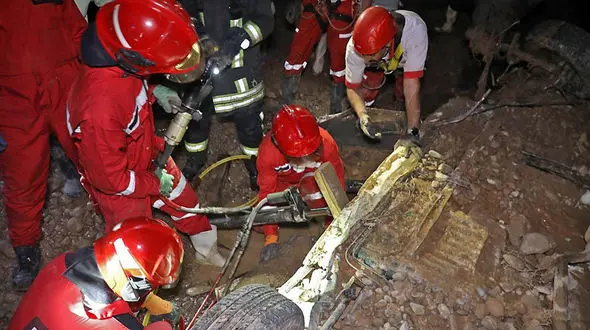 سیل جان مرد مشهدی را در تویوتا گرفت و جسد همسرش را با خود برد + عکس و جزییات