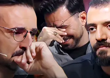 فیلم / گریه های مجری خبرساز شبکه افق در برنامه ابوطالب / بخاطر برنامه کفن اخراجم کردند / ابوطالب از شما هم بدم می آمد / بیرون دوربین خیلی خوبی !