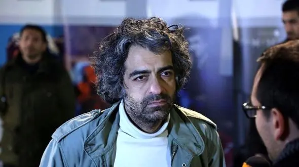 عکس‌های صمیمی بابک خرمدین در کنار پدر و مادرش/ یعنی در آن لحظات به فکر هیچ کس میرسید که چند وقت بعد همین پسر بدست پدر و مادرش تیکه تیکه بشه؟