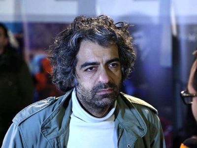 عکس‌های صمیمی بابک خرمدین در کنار پدر و مادرش/ یعنی در آن لحظات به فکر هیچ کس میرسید که چند وقت بعد همین پسر بدست پدر و مادرش تیکه تیکه بشه؟