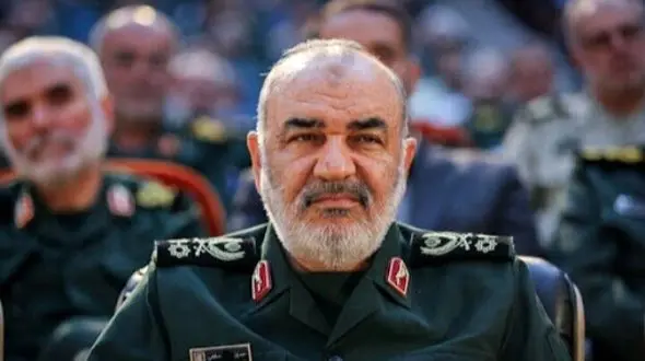 دختر شهید سلامی: پدر  اغلب نبود. یک بار  که شب یلدا نزد ما بود، تفألی به حافظ زد، غزلی آمد با این بیت پایانی که «هر گنجِ ...