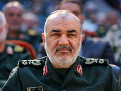دختر شهید سلامی: پدر  اغلب نبود. یک بار  که شب یلدا نزد ما بود، تفألی به حافظ زد، غزلی آمد با این بیت پایانی که «هر گنجِ ...