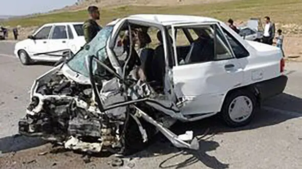 4 عکس از تصادف مرگبار پژو با پراید در کرمانشاه / پراید مچاله شد