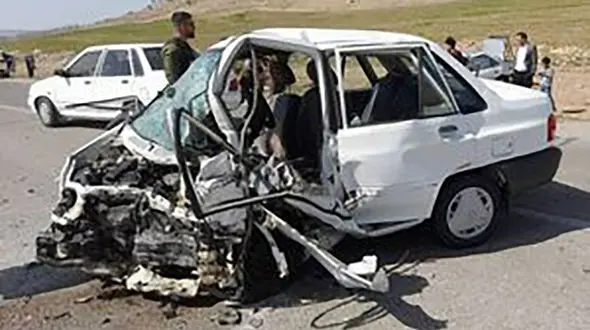 4 عکس از تصادف مرگبار پژو با پراید در کرمانشاه / پراید مچاله شد