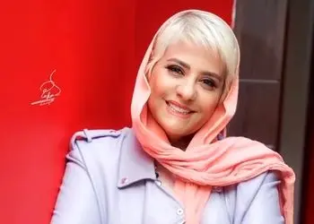 فیلم / نگاهی به چیدمان  مجلل و خاص خانه رابعه اسکویی در  شب خواستگاری اش/ شومینه سنگ مرمر، میز ناهارخوری کلاسیک، دریم کچر روی دیوار و...