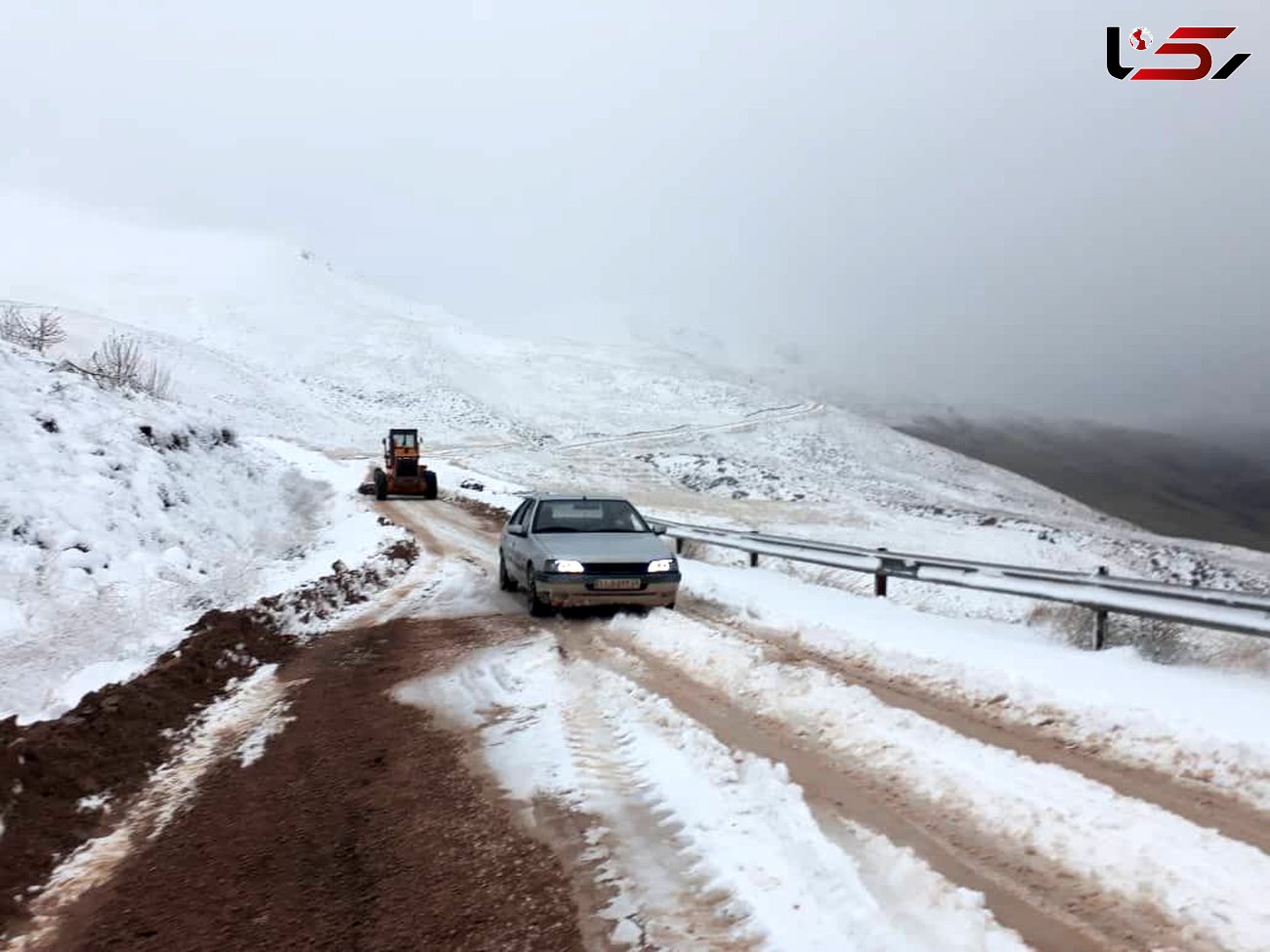امداد رسانی به هفت دستگاه خودروی گرفتار برف در کلات خراسان رضوی 