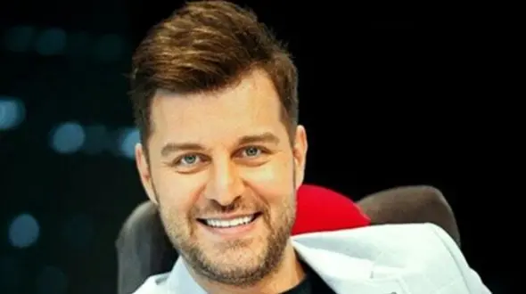 عکس باربد بابایی با دخترهای دوقلوی بزرگسالش  / باربد کی ازدواج کرد دخترای به این بزرگی داره !