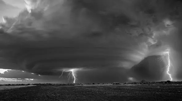 لحظه وحشتناک شکل گیری طوفانی سهمگین + فیلم دیدنی