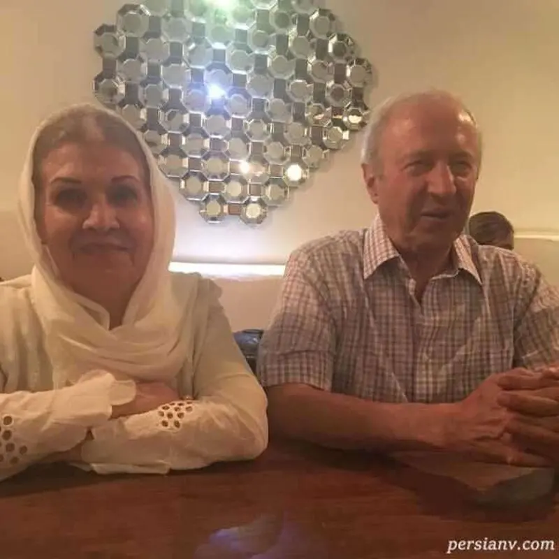 پدر و مادر نیکی کریمی