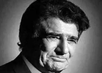 دانلود آهنگ «سمن بویان» شورانگیزترین تصنیف استاد محمدرضا شجریان که روحتو جلا میده/سمن بویان غبارِ غم چو بنشینند بنشانندپری رویان قرار از دل چو بستیزند بستانند