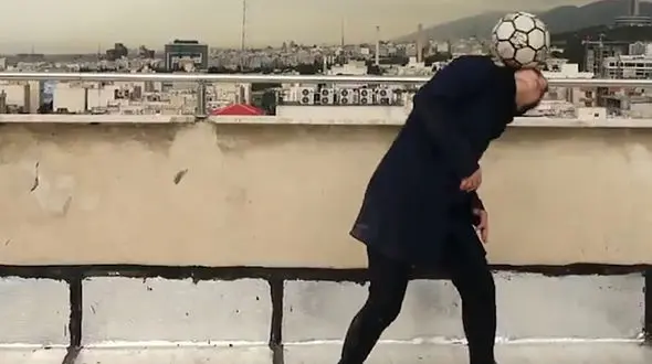 تمرینات جالب دختر فوتبالیست ایرانی + فیلم