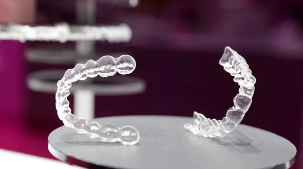 7  مزیت مرتب کردن دندان ها با ارتودنسی شفاف