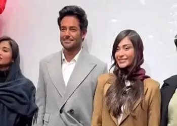 فیلم آواز احساسی گلزار /  یعنی از بین اونهمه آدمی که دور گلزار حلقه زدن که بخونه یکی نبود بگه نخون 