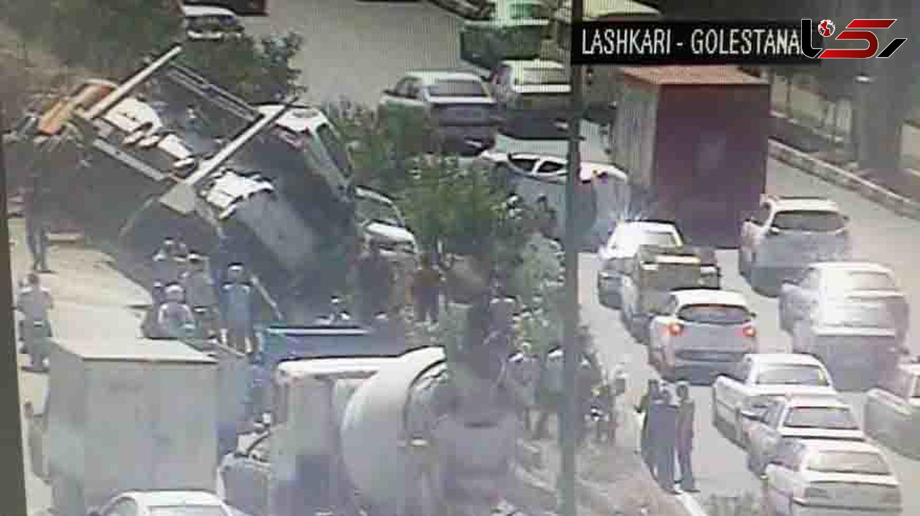 عکسی عجیب از واژگونی تریلی پر از خودرو در غرب تهران! + جزییات