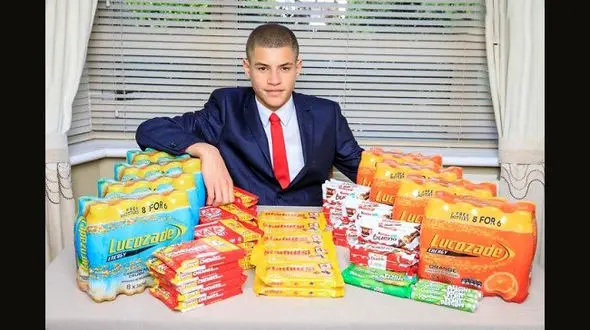 پسری که از فروش شیرینی در دستشویی پولدار شد