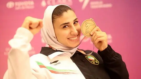 خلاقیت منحصربفرد ناهید کیانی هنگام عکاسی با لباس هانبوک به سبک دونگی محبوب ترین سریال کره ای