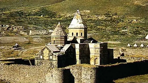 از کلیسای تادئوس تا غروب یزد در قاب مسجد جامع یزد