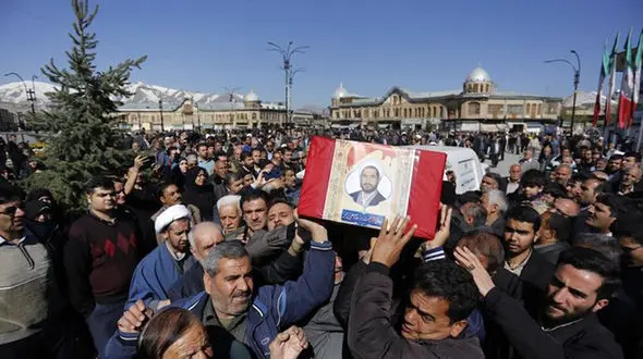 پیکر روحانی همدانی تشییع شد! / سرنوشتی که جنجال به پا کرد! + عکس و فیلم از بهروز حاجیلو
